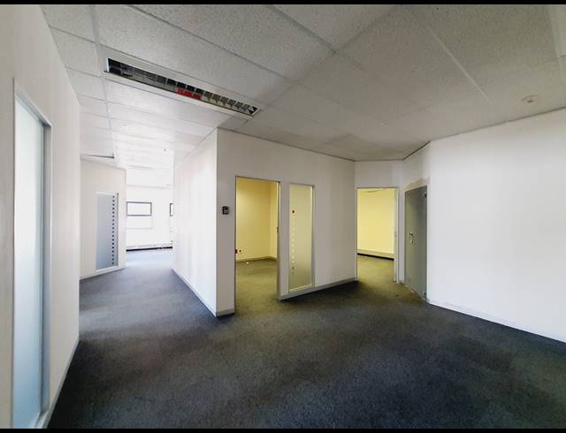 686.90M² OFFICE TO LET IN HALFWAY HOUSE